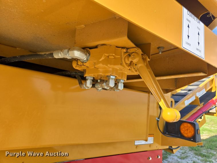 image for item DE2158 2021 Haybuster 1000 tub grinder