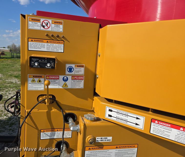 image for item DE2158 2021 Haybuster 1000 tub grinder