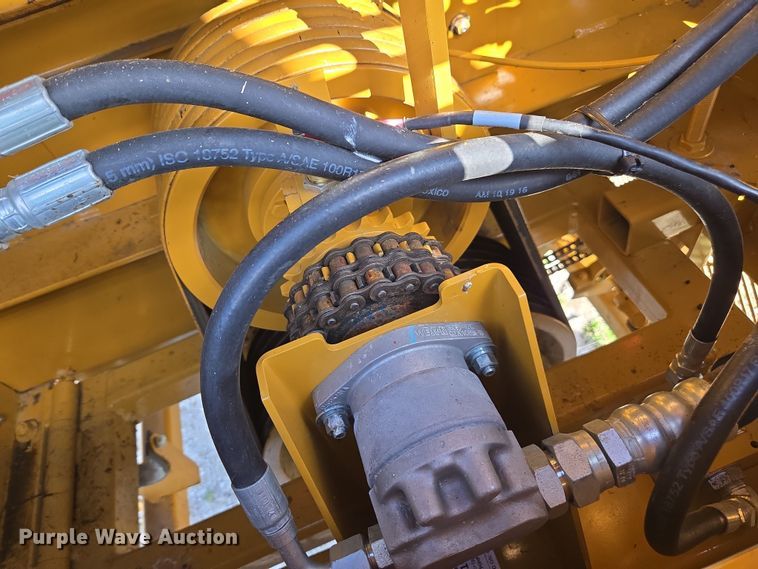 image for item DE2158 2021 Haybuster 1000 tub grinder