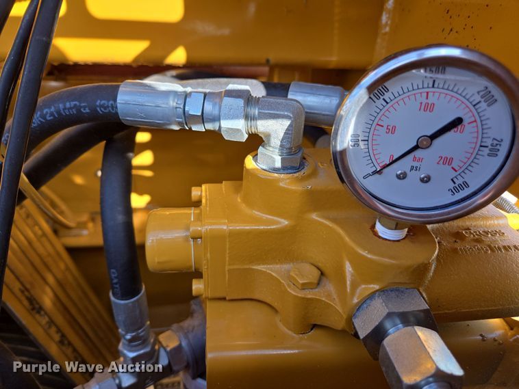 image for item DE2158 2021 Haybuster 1000 tub grinder