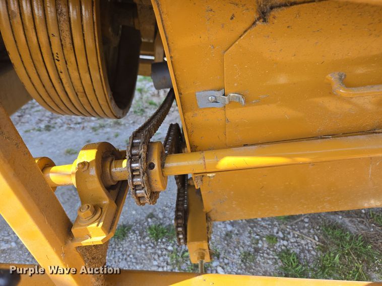 image for item DE2158 2021 Haybuster 1000 tub grinder