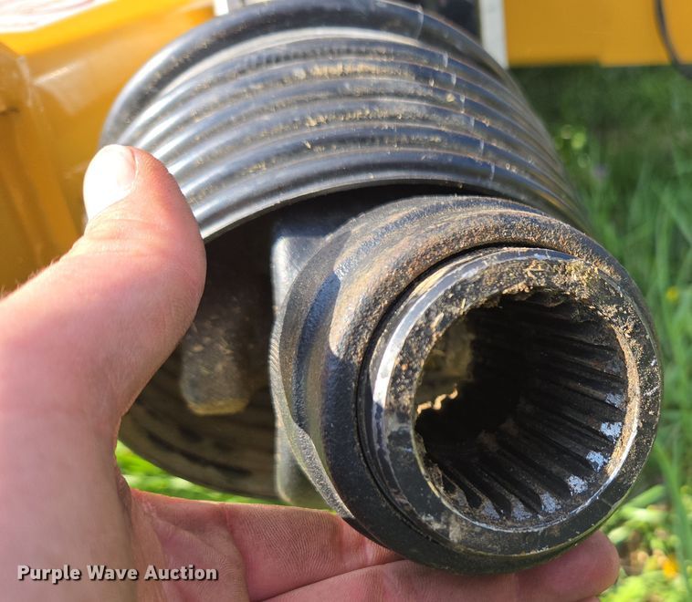 image for item DE2158 2021 Haybuster 1000 tub grinder