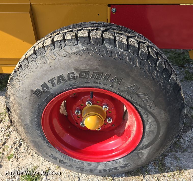 image for item DE2158 2021 Haybuster 1000 tub grinder