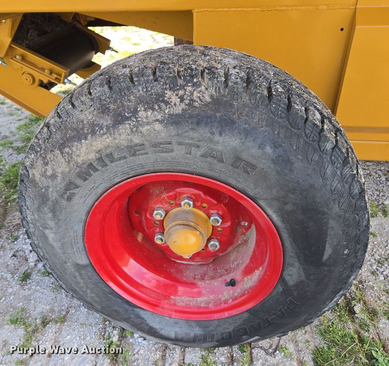 image for item DE2158 2021 Haybuster 1000 tub grinder