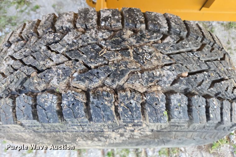 image for item DE2158 2021 Haybuster 1000 tub grinder