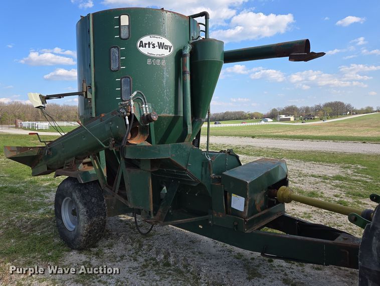 image for item DE2159 Art's-Way 528730 feed grinder/mixer