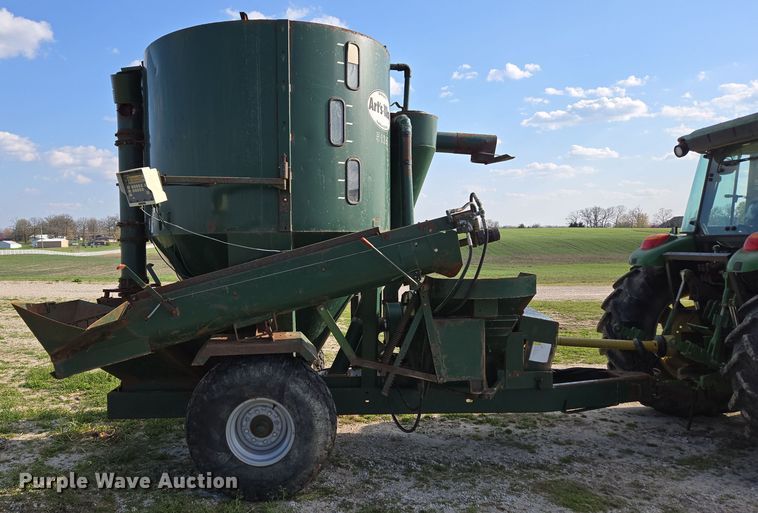 image for item DE2159 Art's-Way 528730 feed grinder/mixer