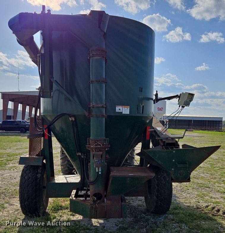 image for item DE2159 Art's-Way 528730 feed grinder/mixer