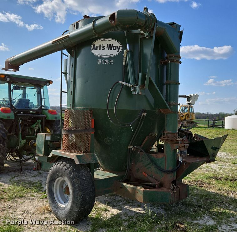 image for item DE2159 Art's-Way 528730 feed grinder/mixer