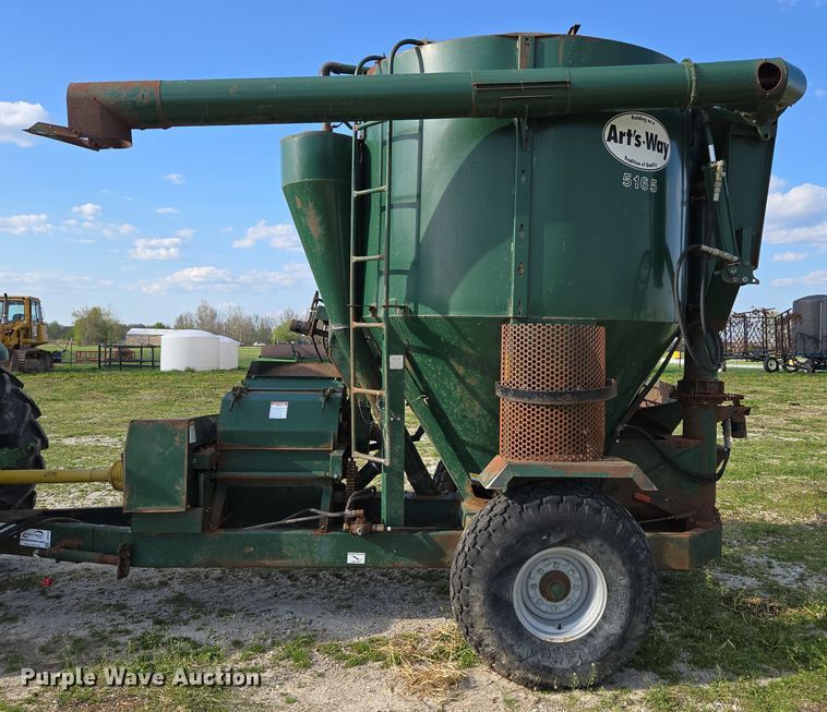 image for item DE2159 Art's-Way 528730 feed grinder/mixer