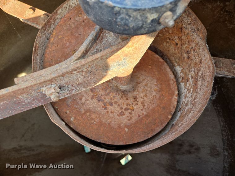 image for item DE2159 Art's-Way 528730 feed grinder/mixer