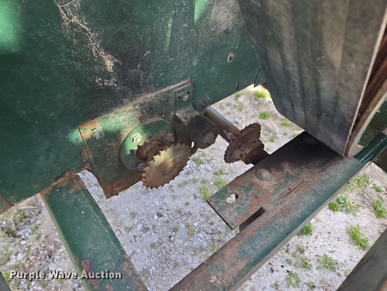 image for item DE2159 Art's-Way 528730 feed grinder/mixer