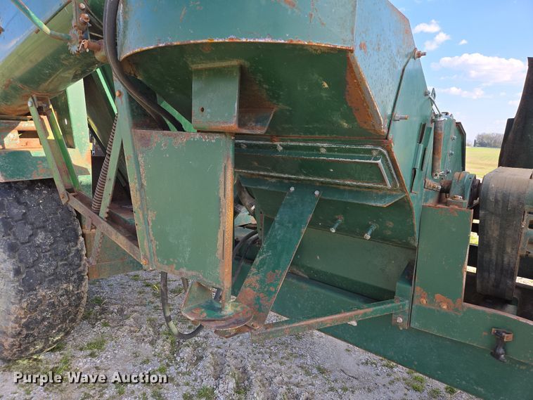 image for item DE2159 Art's-Way 528730 feed grinder/mixer