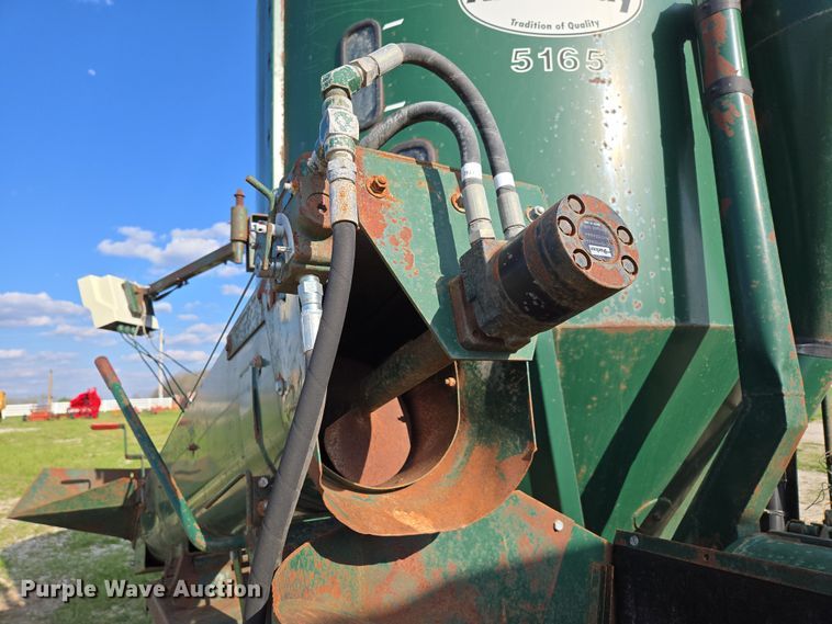 image for item DE2159 Art's-Way 528730 feed grinder/mixer