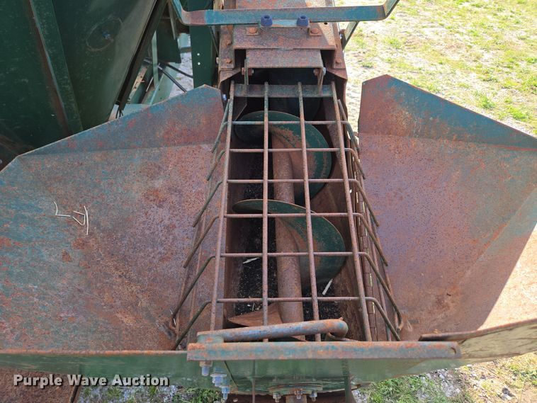 image for item DE2159 Art's-Way 528730 feed grinder/mixer