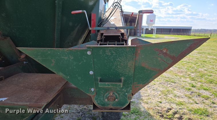 image for item DE2159 Art's-Way 528730 feed grinder/mixer