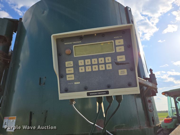 image for item DE2159 Art's-Way 528730 feed grinder/mixer