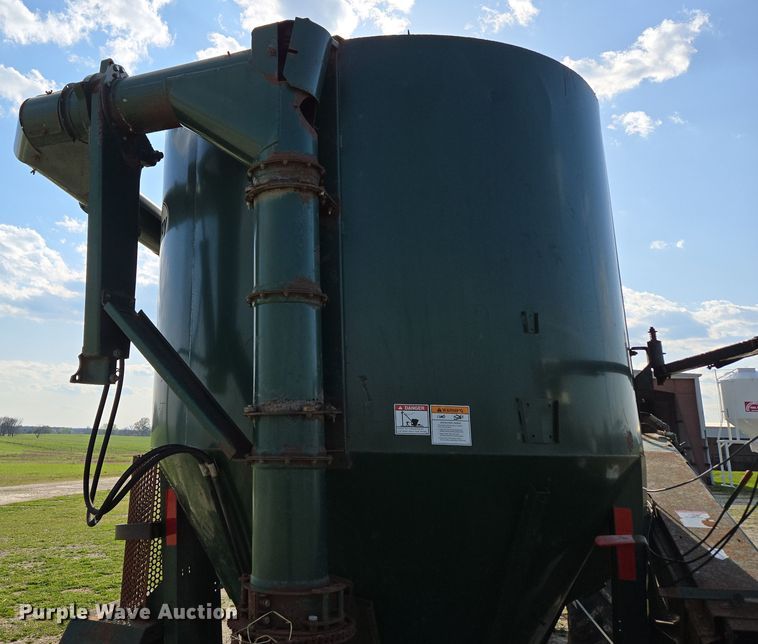 image for item DE2159 Art's-Way 528730 feed grinder/mixer