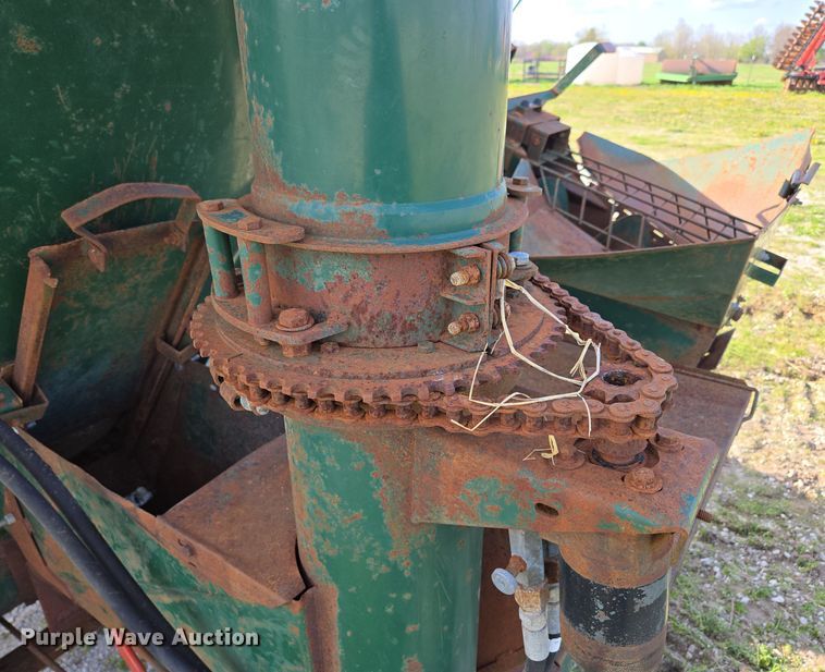 image for item DE2159 Art's-Way 528730 feed grinder/mixer