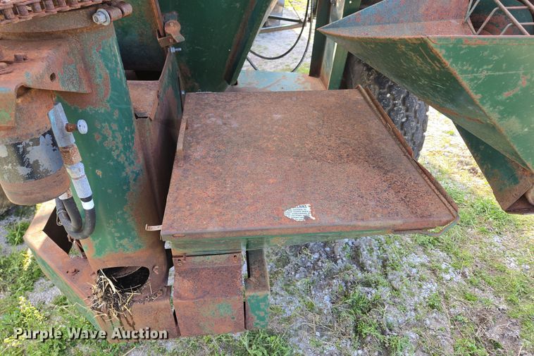 image for item DE2159 Art's-Way 528730 feed grinder/mixer