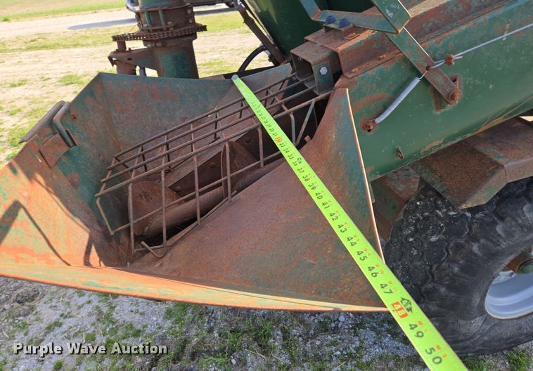 image for item DE2159 Art's-Way 528730 feed grinder/mixer