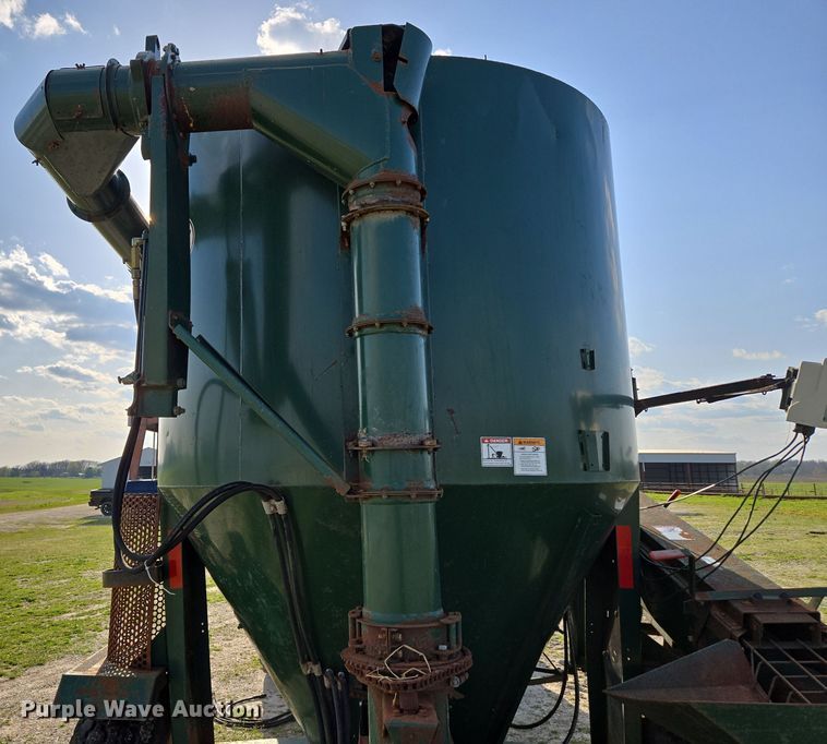 image for item DE2159 Art's-Way 528730 feed grinder/mixer