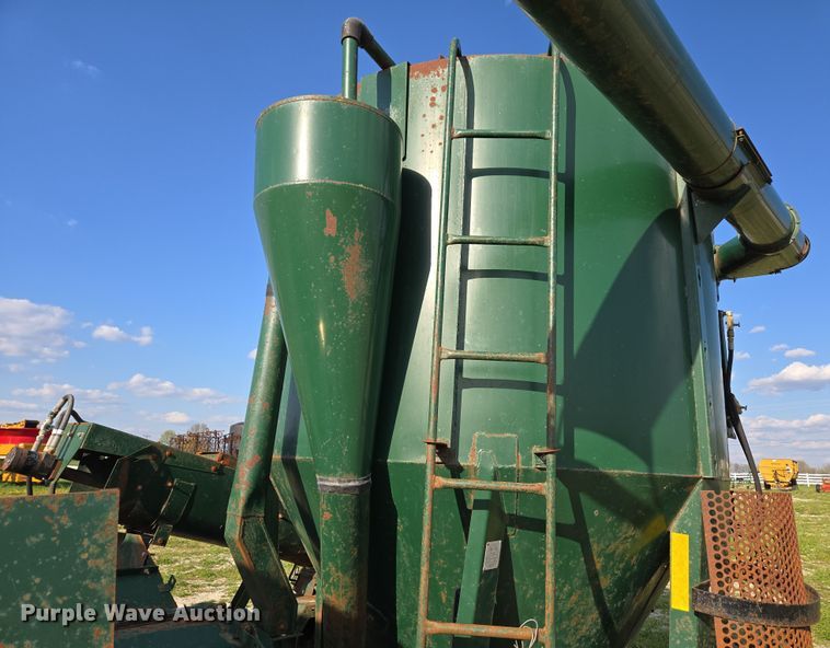 image for item DE2159 Art's-Way 528730 feed grinder/mixer