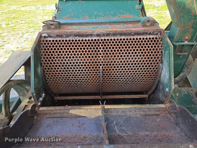 image for item DE2159 Art's-Way 528730 feed grinder/mixer