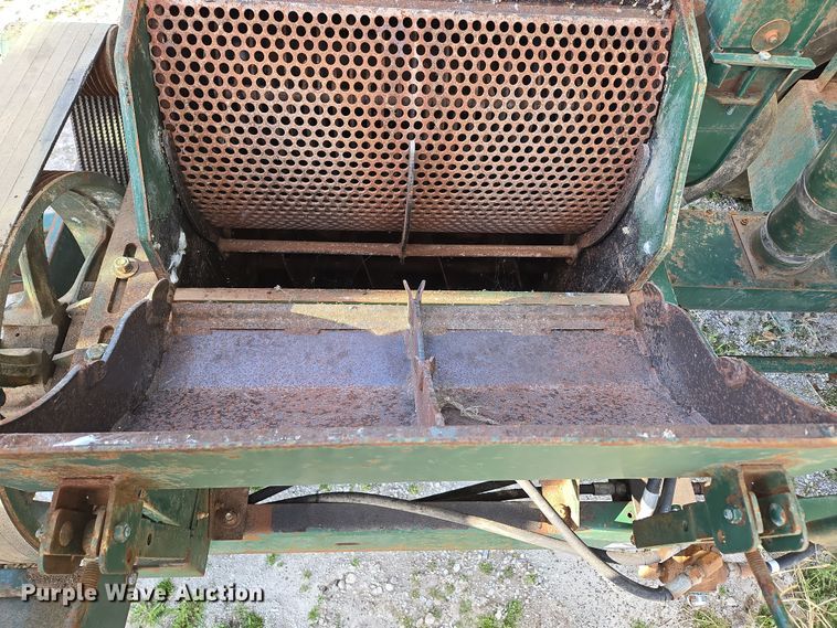 image for item DE2159 Art's-Way 528730 feed grinder/mixer