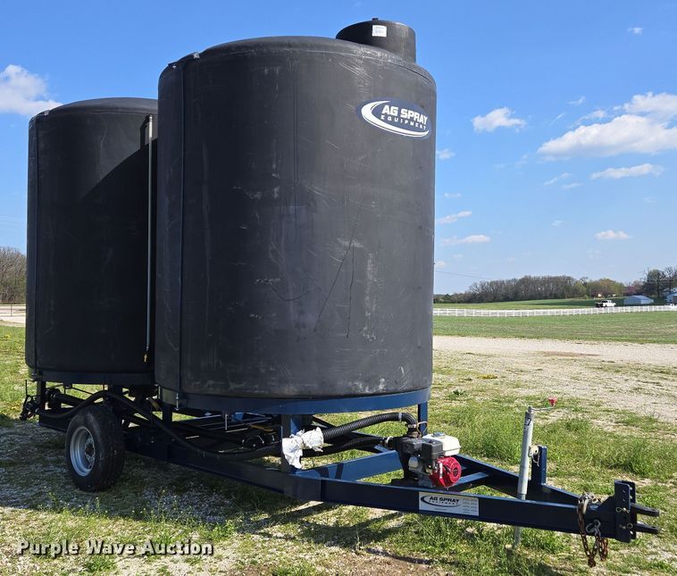 image for item DE2161 Ag Spray Equipment Double Cone nurse tank trailer