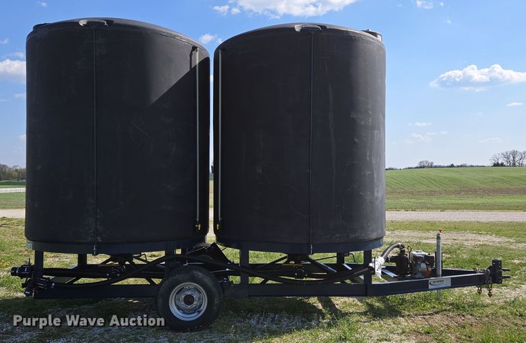 image for item DE2161 Ag Spray Equipment Double Cone nurse tank trailer