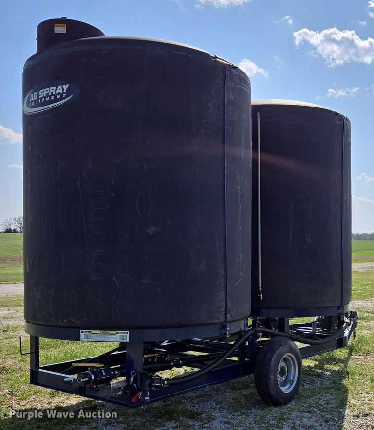 image for item DE2161 Ag Spray Equipment Double Cone nurse tank trailer