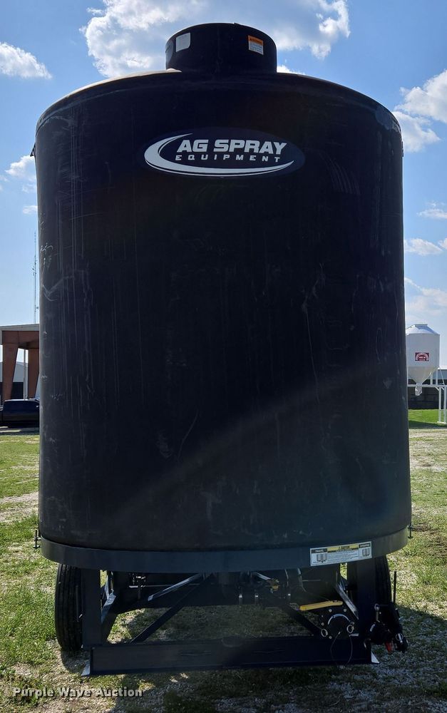 image for item DE2161 Ag Spray Equipment Double Cone nurse tank trailer