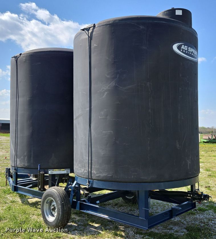 image for item DE2161 Ag Spray Equipment Double Cone nurse tank trailer
