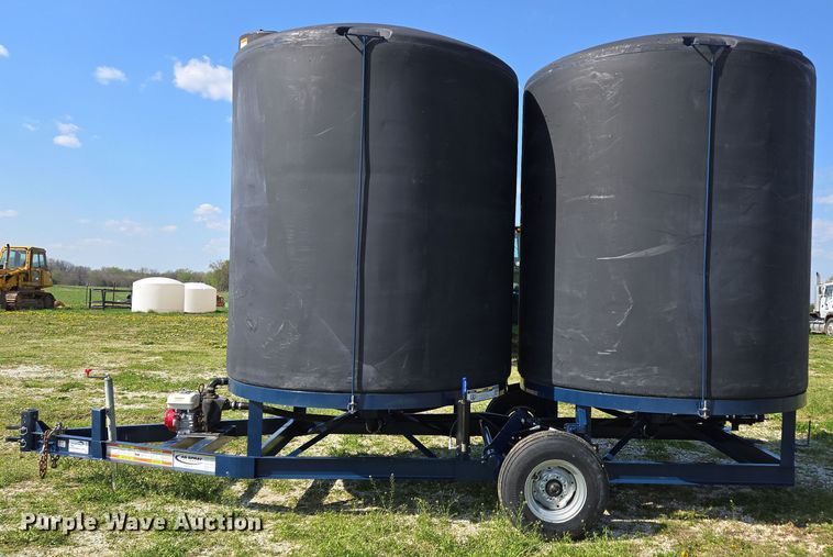 image for item DE2161 Ag Spray Equipment Double Cone nurse tank trailer