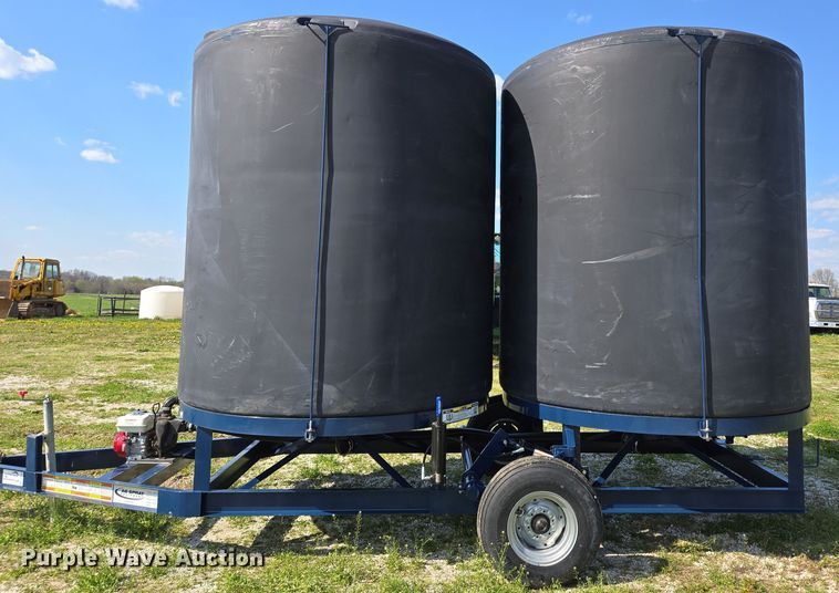 image for item DE2161 Ag Spray Equipment Double Cone nurse tank trailer
