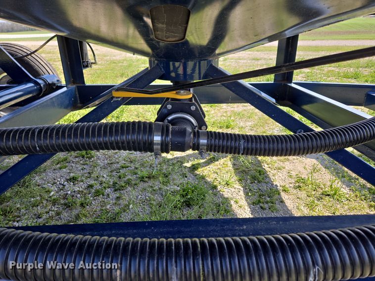 image for item DE2161 Ag Spray Equipment Double Cone nurse tank trailer