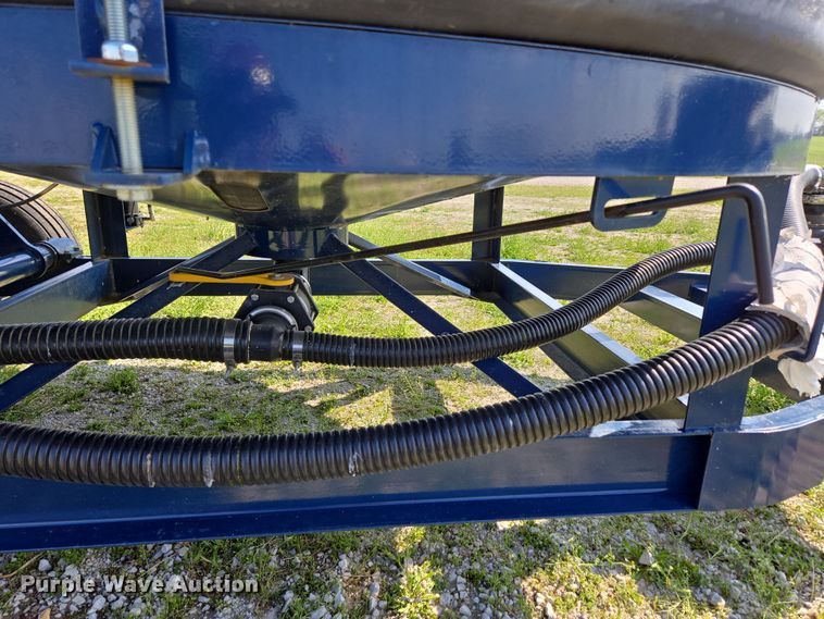 image for item DE2161 Ag Spray Equipment Double Cone nurse tank trailer