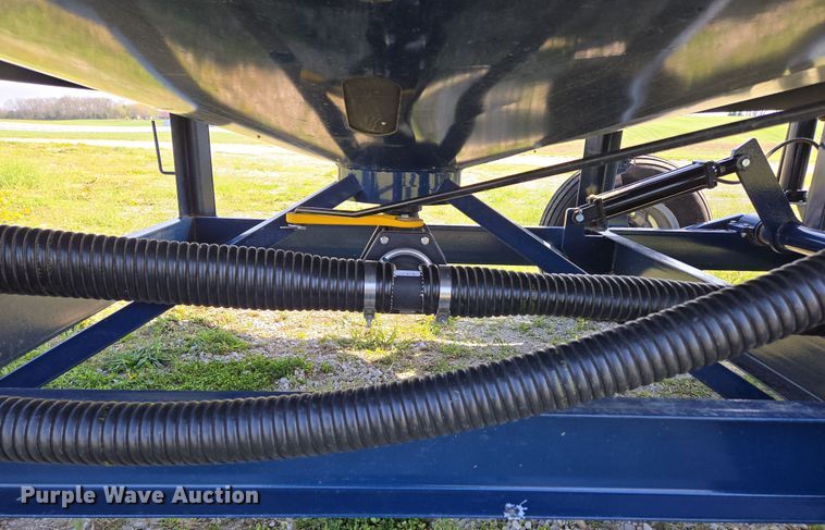 image for item DE2161 Ag Spray Equipment Double Cone nurse tank trailer