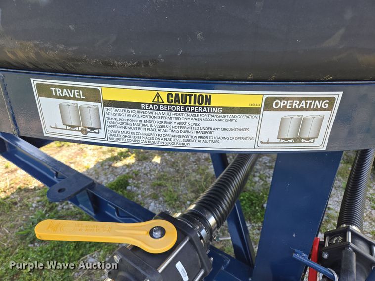 image for item DE2161 Ag Spray Equipment Double Cone nurse tank trailer