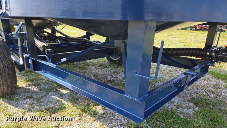 image for item DE2161 Ag Spray Equipment Double Cone nurse tank trailer