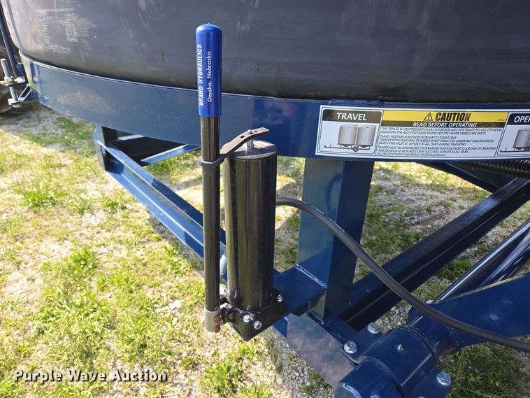 image for item DE2161 Ag Spray Equipment Double Cone nurse tank trailer