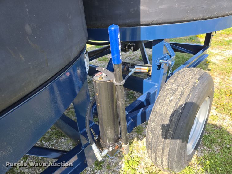 image for item DE2161 Ag Spray Equipment Double Cone nurse tank trailer
