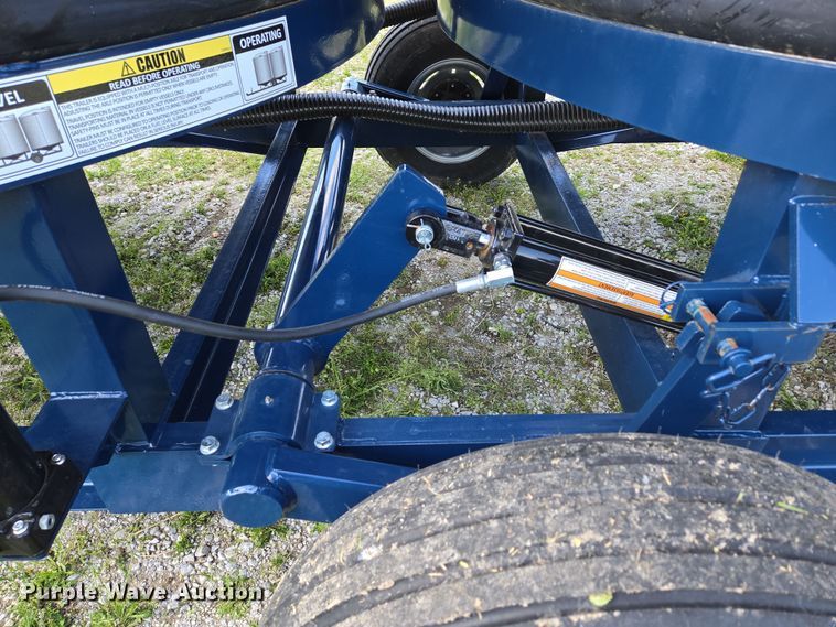 image for item DE2161 Ag Spray Equipment Double Cone nurse tank trailer