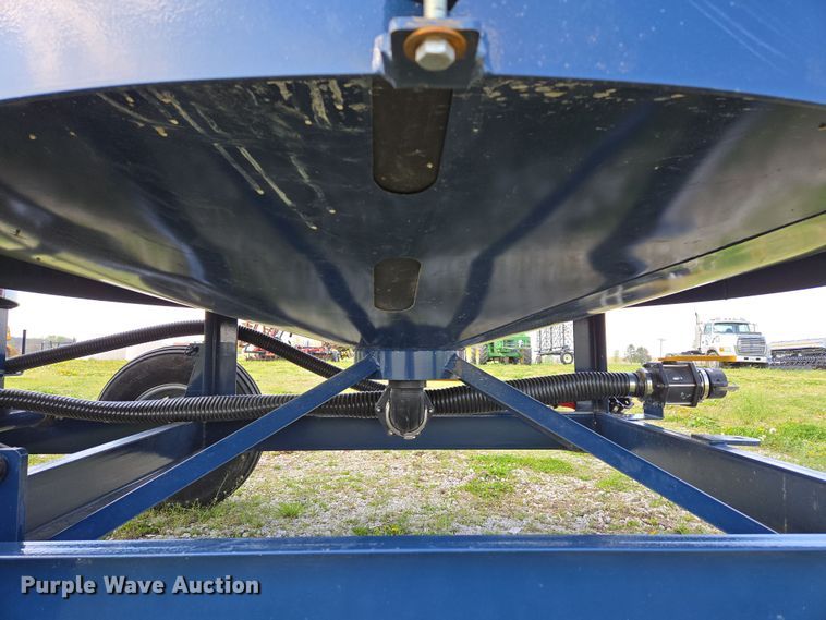 image for item DE2161 Ag Spray Equipment Double Cone nurse tank trailer