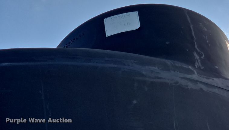 image for item DE2161 Ag Spray Equipment Double Cone nurse tank trailer