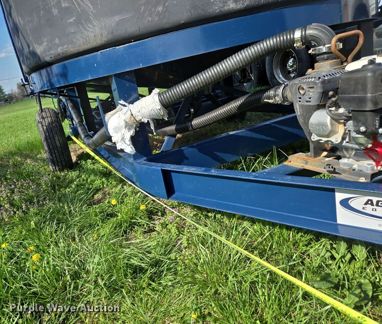 image for item DE2161 Ag Spray Equipment Double Cone nurse tank trailer