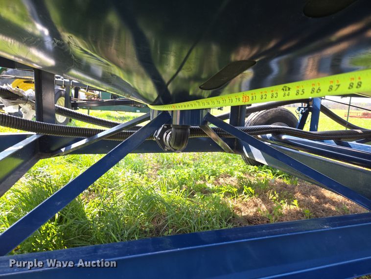 image for item DE2161 Ag Spray Equipment Double Cone nurse tank trailer