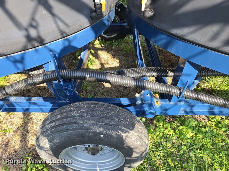 image for item DE2161 Ag Spray Equipment Double Cone nurse tank trailer