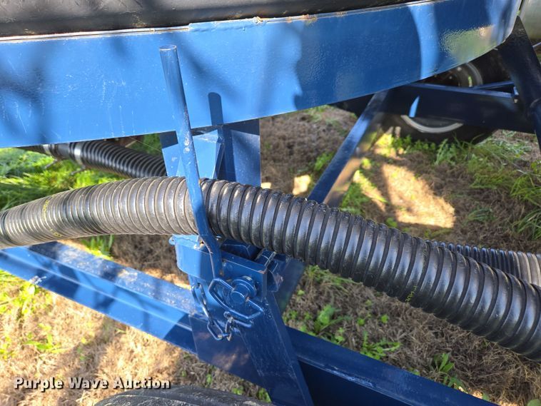 image for item DE2161 Ag Spray Equipment Double Cone nurse tank trailer